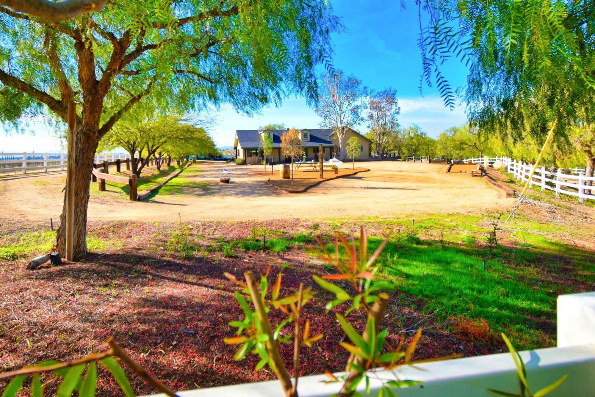 Peppertree Lane Ranch -- Seven-Acre Ranch In The Heart Of Wine Country 호텔 테메큘라 외부 사진